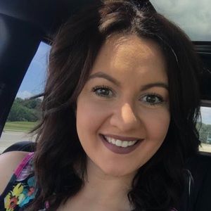 Meet your Posher, Cassandra